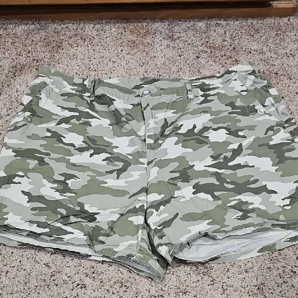 📢5 For $20 Lane Bryant Green Camouflage Cargo Shorts